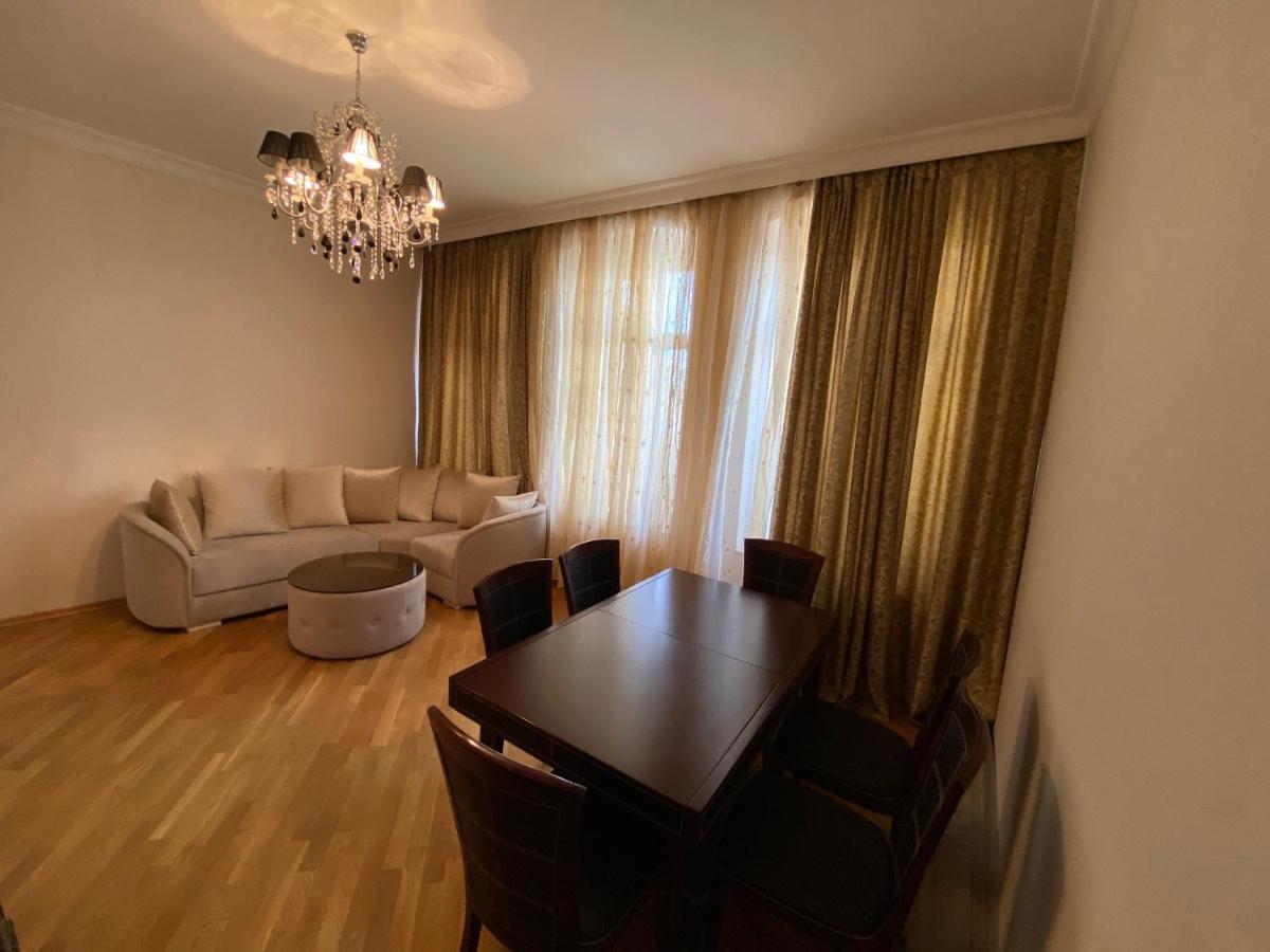 Cozy Old City Apartment Bakoe Buitenkant foto
